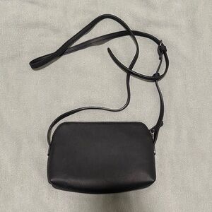 Universal Thread Black Crossbody Bag